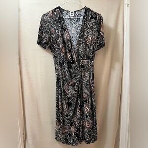 Anne Klein Black and White Paisley Mini Wrap Style Dress Gold Accent Size 8